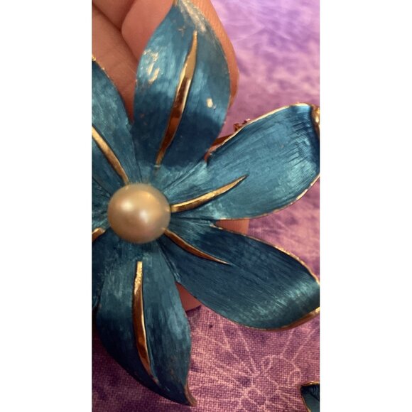 Kramer Blue Enamel Gold Tone Flower Brooch Pin Faux Pearl Clip On Earrings - Picture 6 of 11